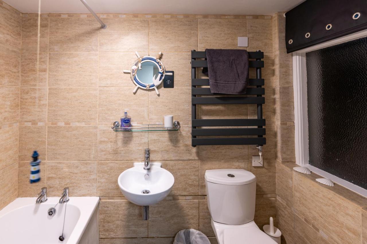 Looe Self Catering Apartment ภายนอก รูปภาพ