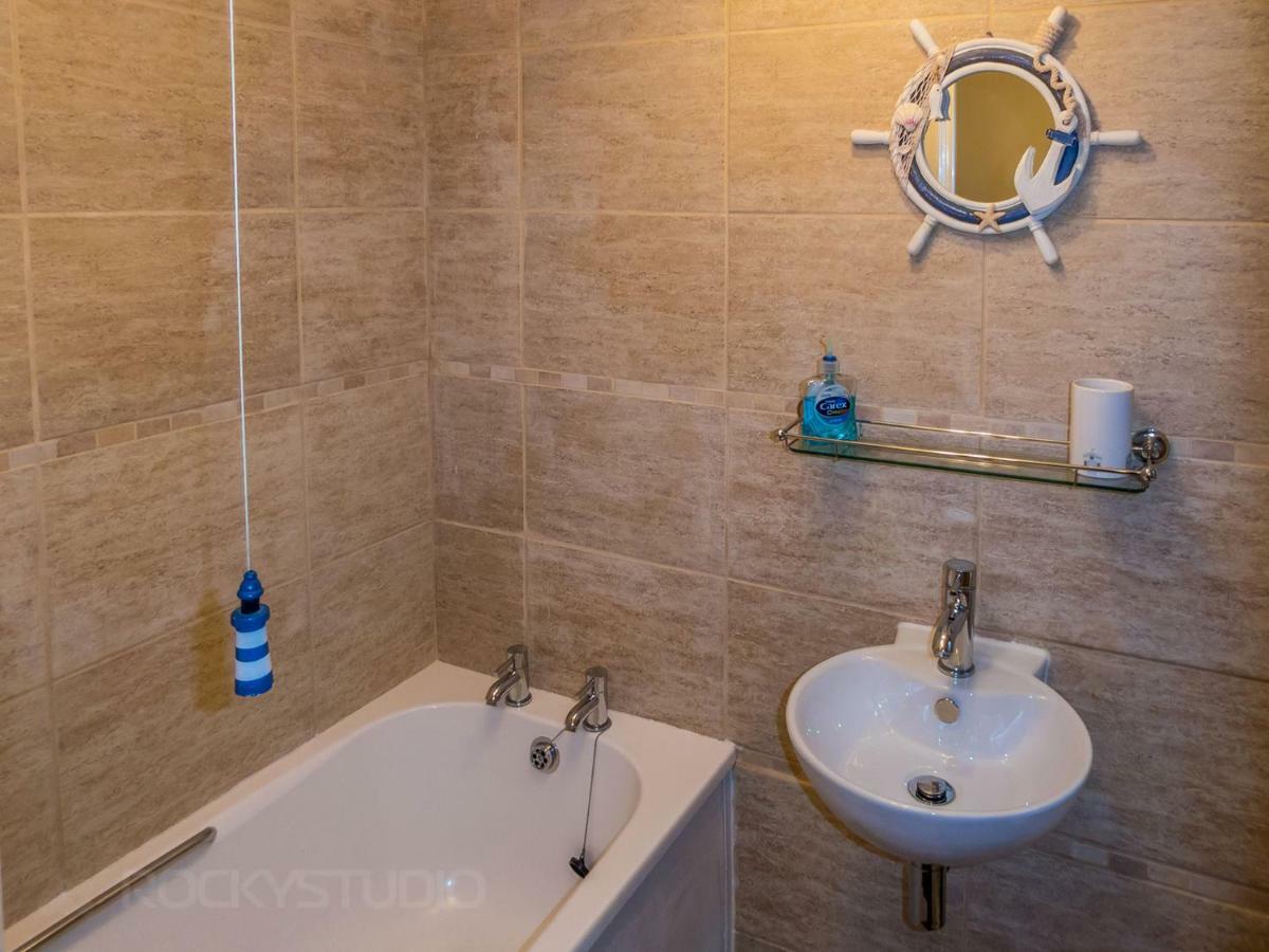 Looe Self Catering Apartment ภายนอก รูปภาพ